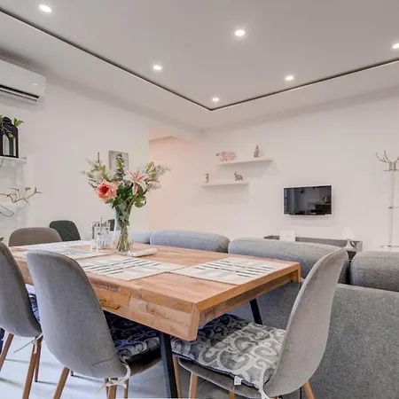 3br - Walk To Sliema Promenade *