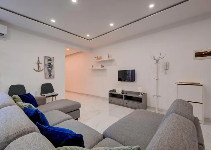 3br - Walk To Sliema Promenade *