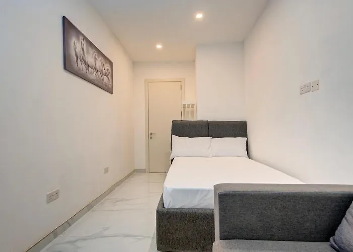 3br - Walk To Sliema Promenade Апартаменты