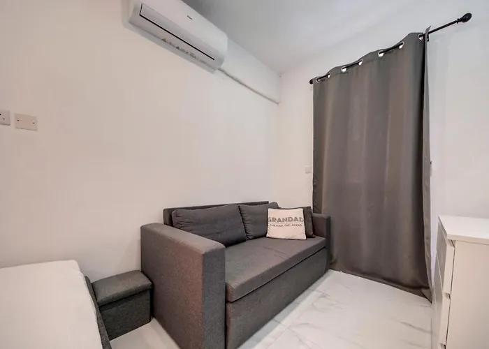 3br - Walk To Sliema Promenade *